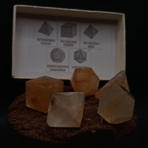 PIEDRAS PULIDAS JUEGO DE SOLIDOS PLATONICOS CUARZO HEMATOIDE