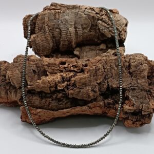 COLLARES DE PIEDRAS FASETADAS EN HILO DE PLATA PIRITA