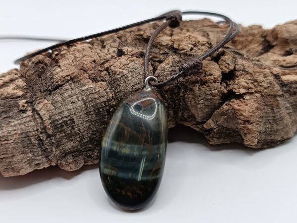 COLGANTE CON HUECO OJO DE HALCON