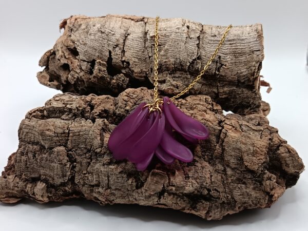 COLLARES DE ACERO INOXIDABLES BAÑADOS EN ORO PETALOS MORADOS