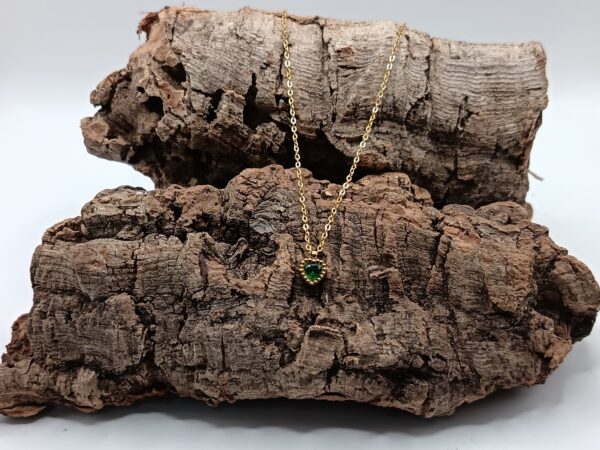 COLLARES DE ACERO INOXIDABLES BAÑADOS EN ORO CORAZÓN DE CIRCONITA VERDE MINI