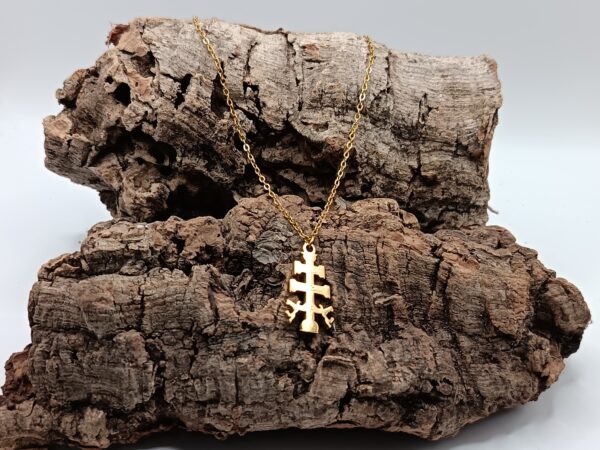 COLLARES DE ACERO INOXIDABLE BAÑADOS EN ORO CRUZ DE CARAVACA