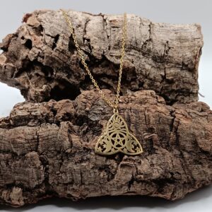 COLLARES DE ACERO INOXIDABLE BAÑADOS EN ORO TRIQUETA