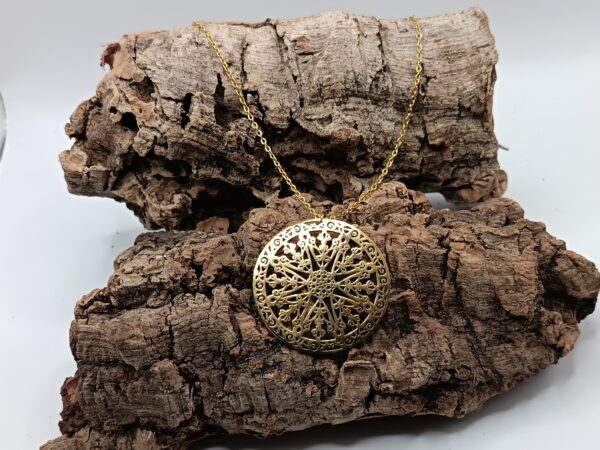 COLLARES DE ACERO INOXIDABLE BAÑADOS EN ORO MEDALLA DE MANDALA