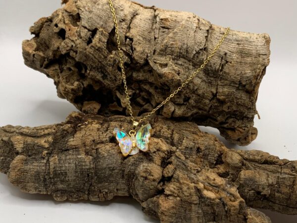 COLLARES DE ACERO INOXIDABLE BAÑADOS EN ORO MARIPOSITA DE RESINA CON CIRCONITA