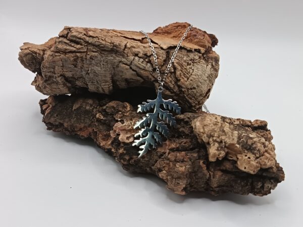COLLARES DE ACERO INOXIDABLES PLATEADOS HOJA DE SENECIO