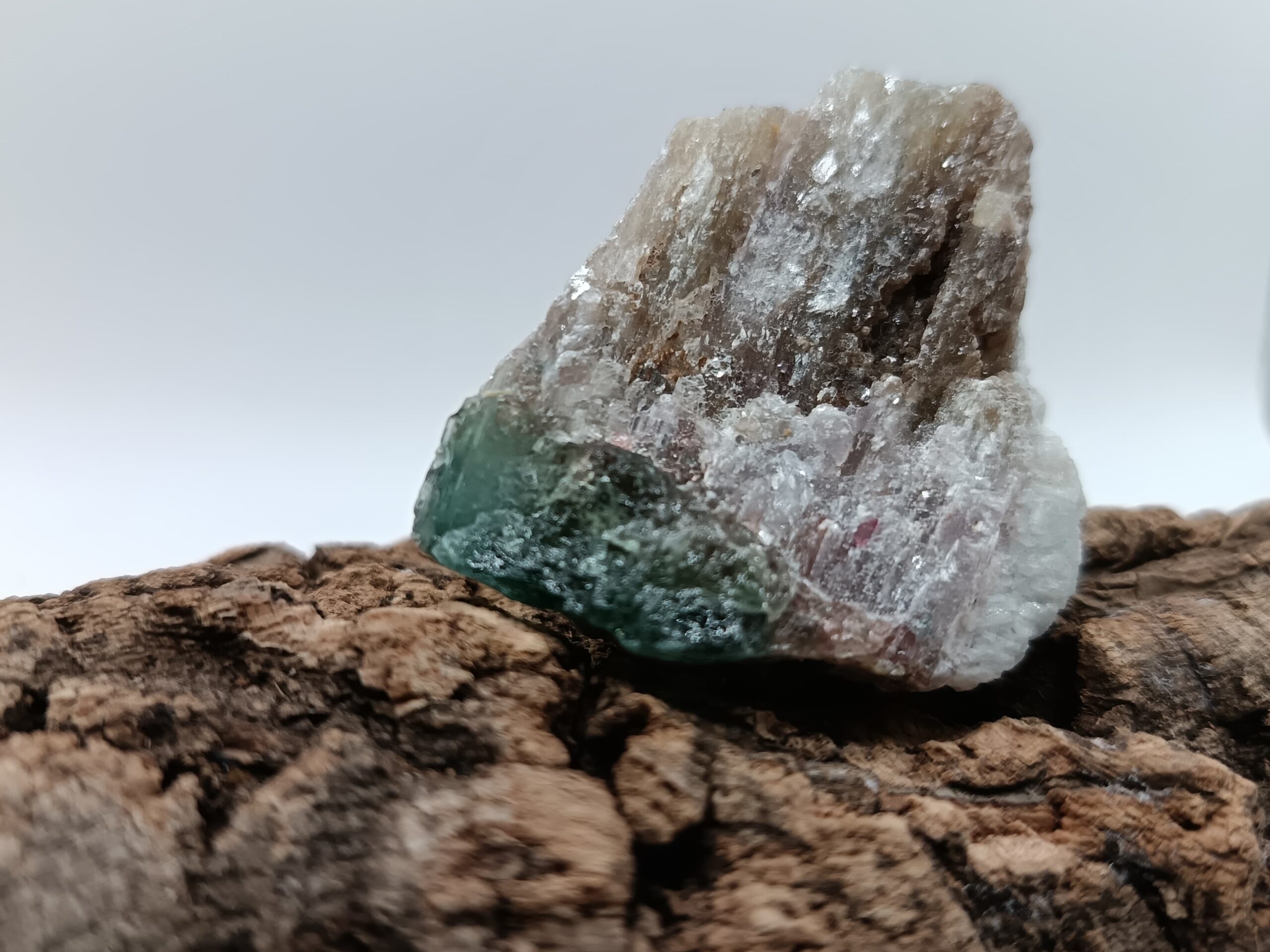 TURMALINAS VERDE BLENDA MICA DE LEPIDONITA DE COLECCIÓN
