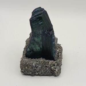 VIVIANITE  CON BASE DE PIRITA EN BRUTO