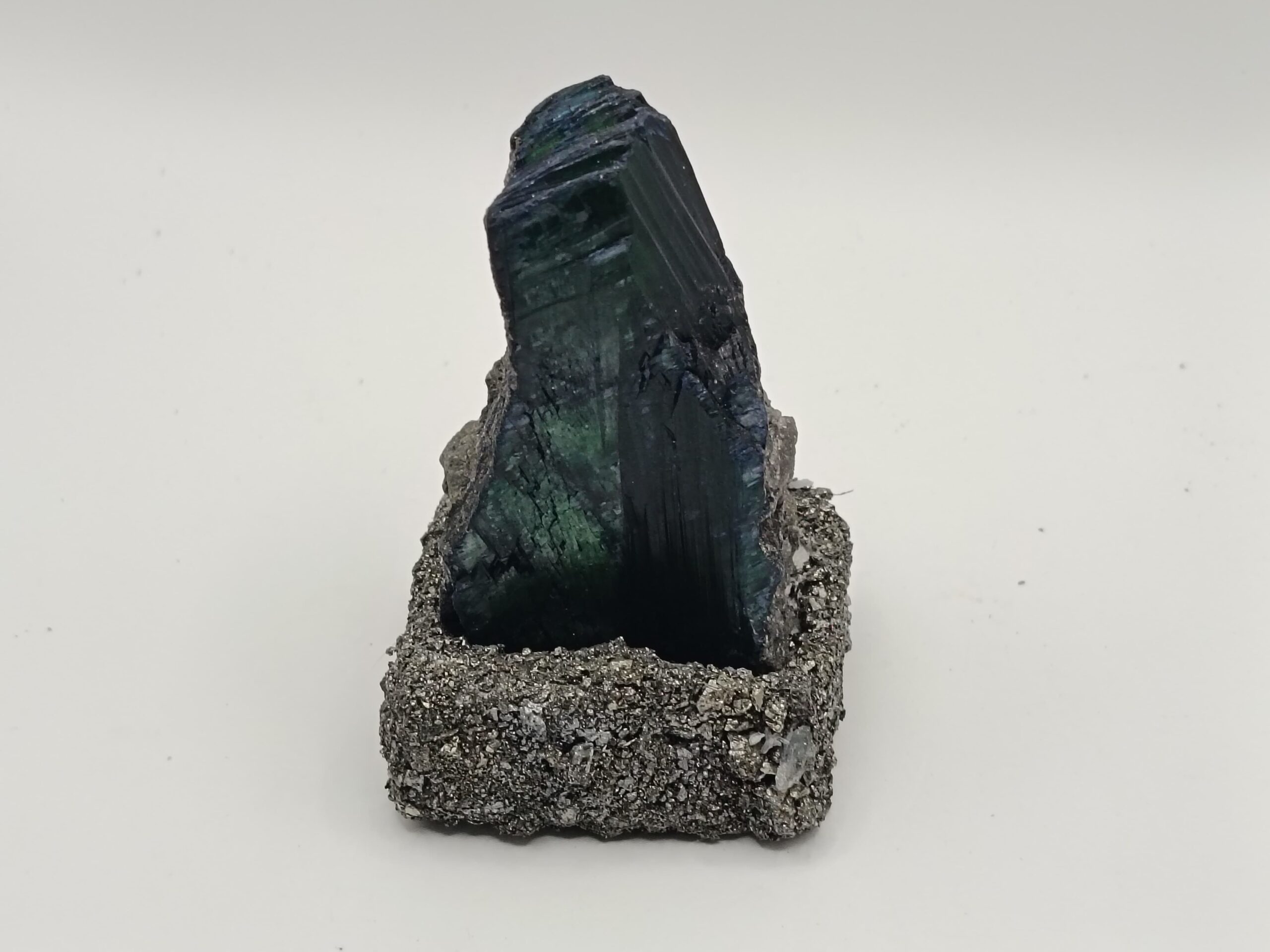 VIVIANITE CON BASE DE PIRITA EN BRUTO
