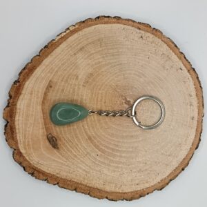 LLAVERO CON CANTO RODADO DE CUARZO VERDE