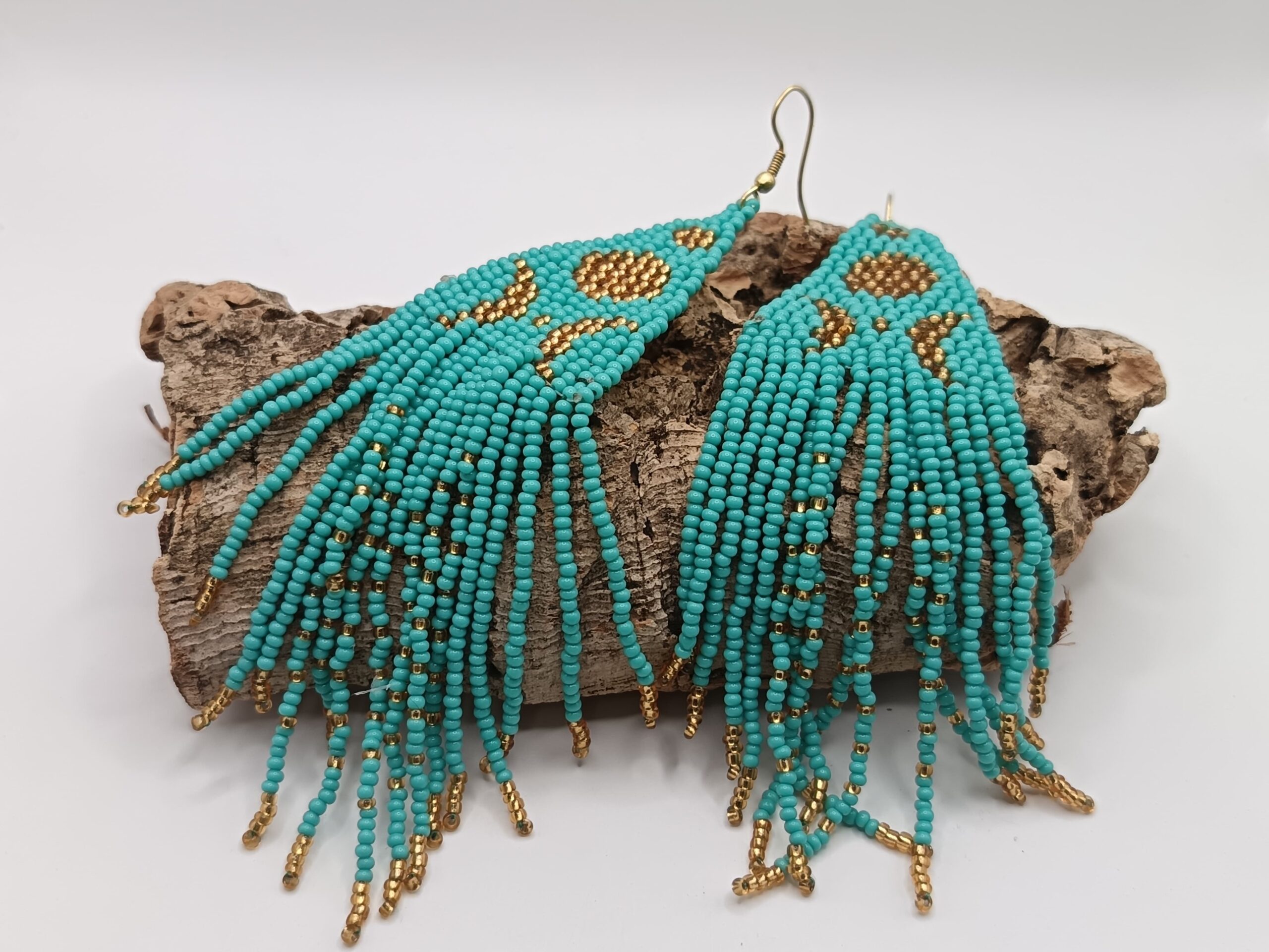 PENDIENTES TURQUESAS CON DORADO DE INDIA HECHO A MANO