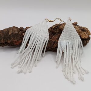 PENDIENTES BLANCO LECHOSO DE INDIA HECHO A MANO