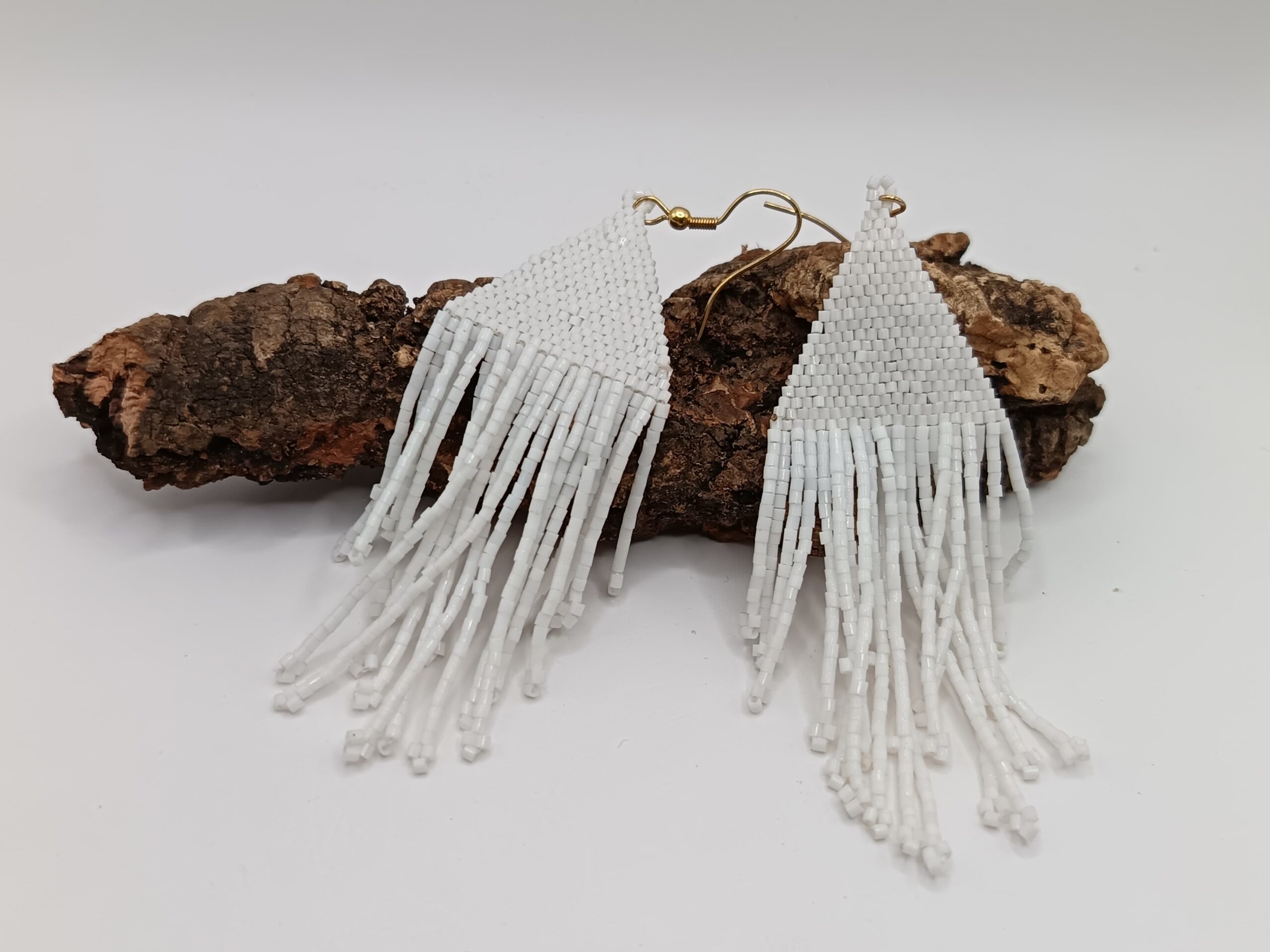 PENDIENTES BLANCO LECHOSO DE INDIA HECHO A MANO