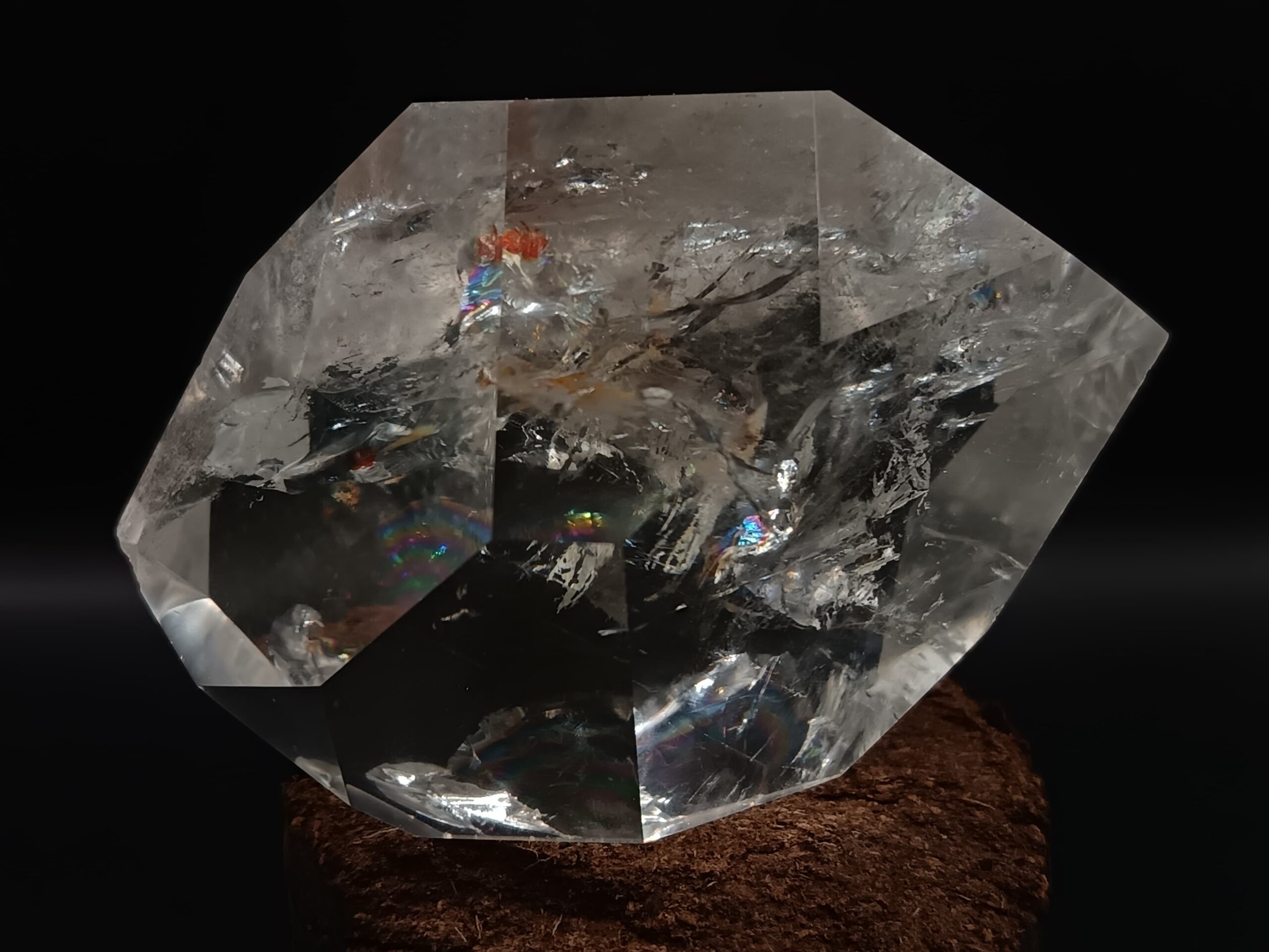CUARZO CRISTAL ARCOÍRIS BITERMINADO CON OXIDO DE HIERRO